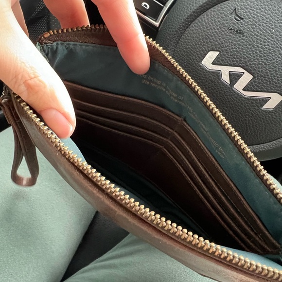 Matt and nat wristlet - Picture 3 of 3